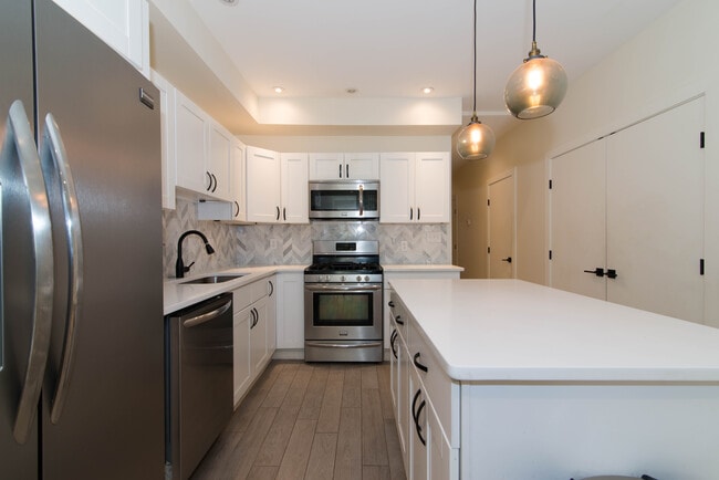 Building Photo - 1811 1st St NW
