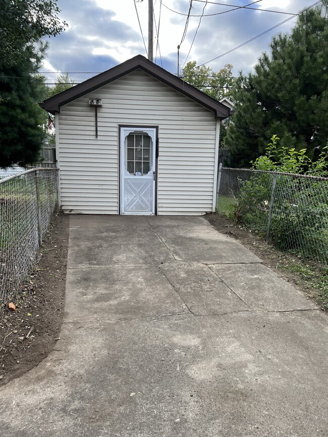 Detached insulated workshop - 2416 Sherry Rd