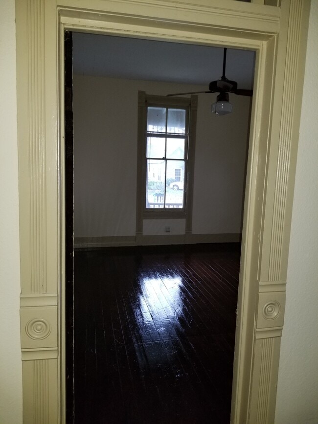 Building Photo - 619 Washburn St