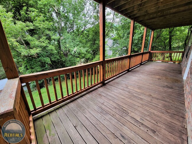 Building Photo - 647 Junaluska Rd