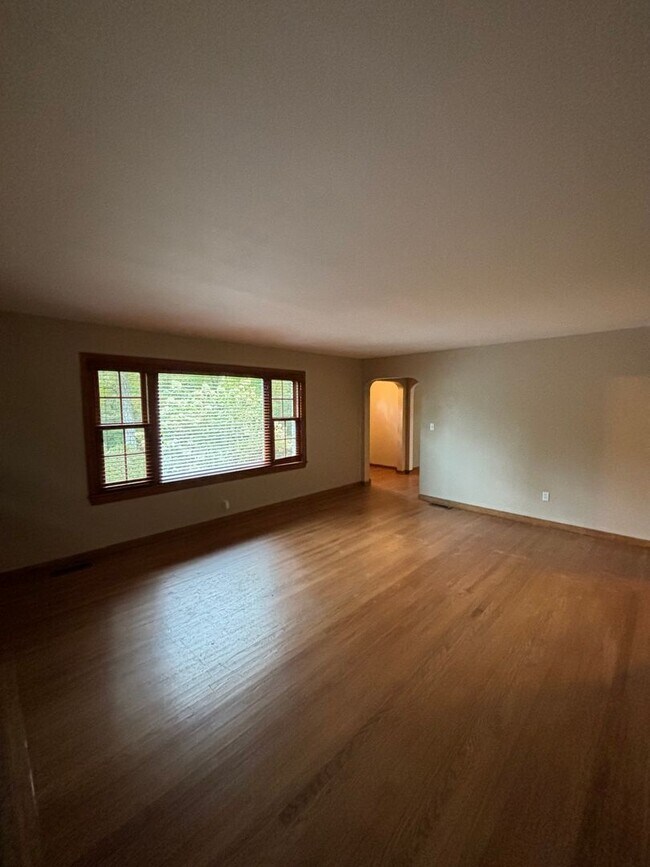 Foto del edificio - 619 White Oak Dr