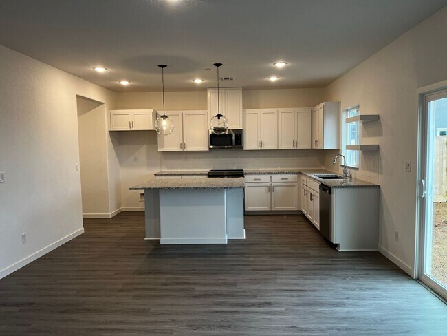 Foto del edificio - New 4 Bedroom Home with Next Gen Suite + S...