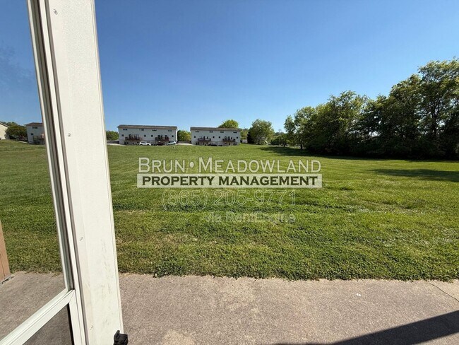 Foto del edificio - 1921 Meadowland Ln