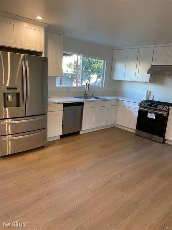 Building Photo - 2 br, 1 bath Triplex - 1743 1/2 256th St