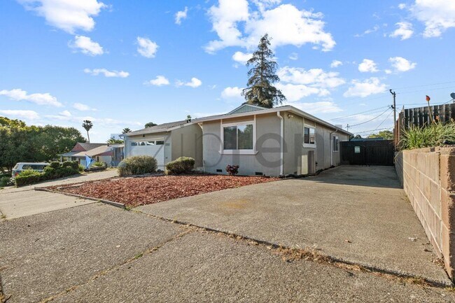 Building Photo - 232 Doyle Dr
