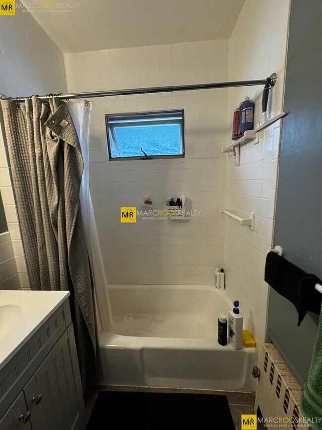 Building Photo - 28 Frederick Ave