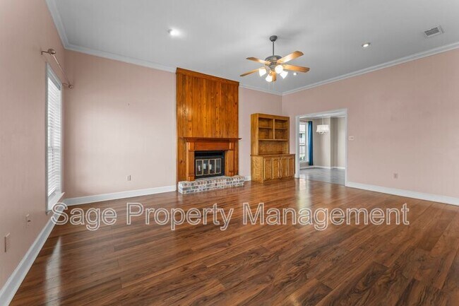 Building Photo - 13527 Parwood Ave