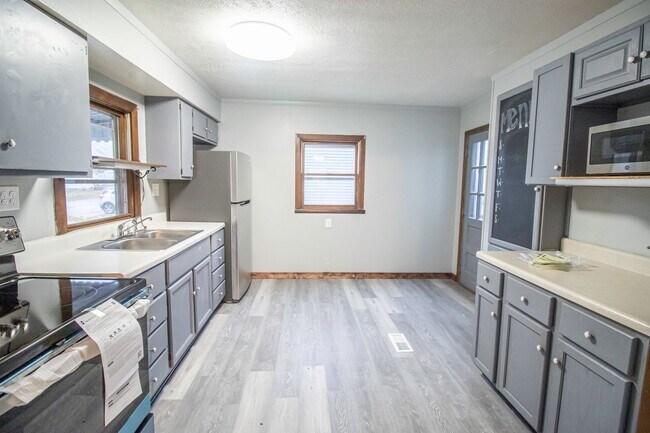 Foto del edificio - Completely Renovated and Affordable 3 BR Home