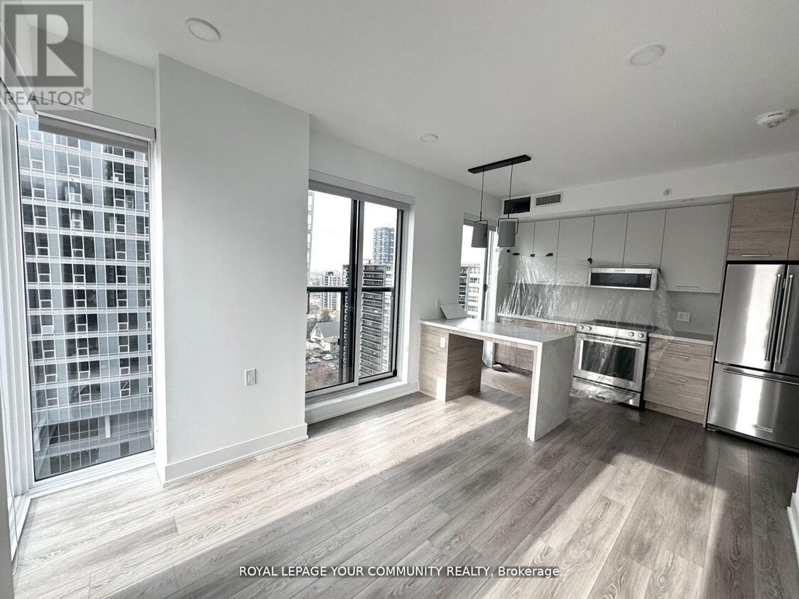 Primary Photo - 200 Redpath Ave