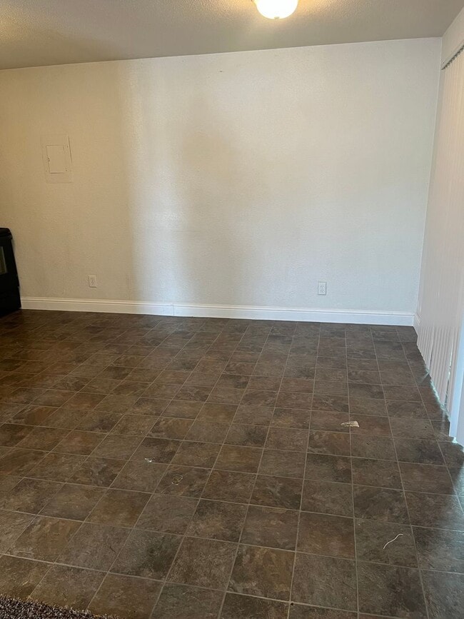Foto del edificio - 1275 E Bellevue Rd