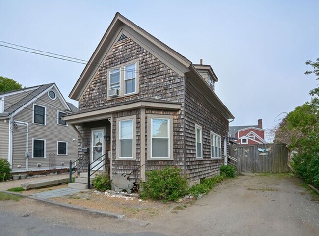 Building Photo - Winter Rental on Rocky Neck (Utilities Inc...