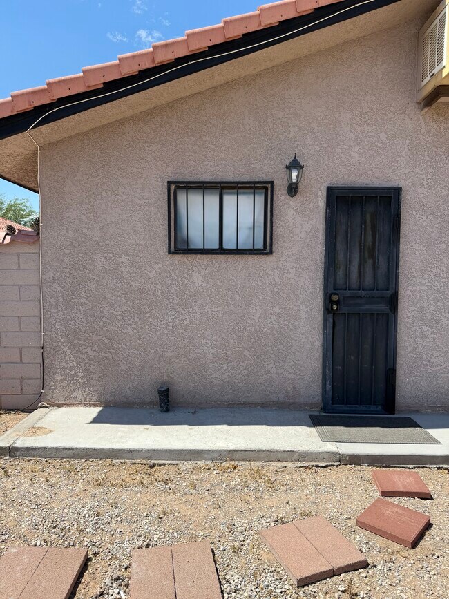 Foto del edificio - 6360 Darby Ave