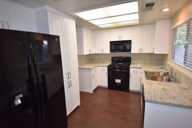 Building Photo - 330 Hutchings Ln
