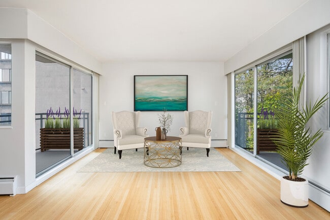 Building Photo - Iona