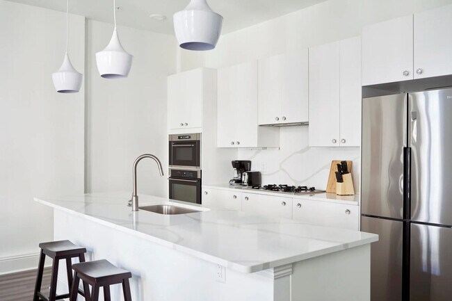 Building Photo - 800 Gravier St