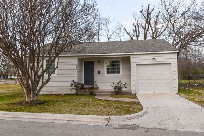 Foto del edificio - 496 Loraine Cir