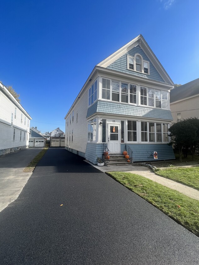 Paved driveway - 10 Oakwood St