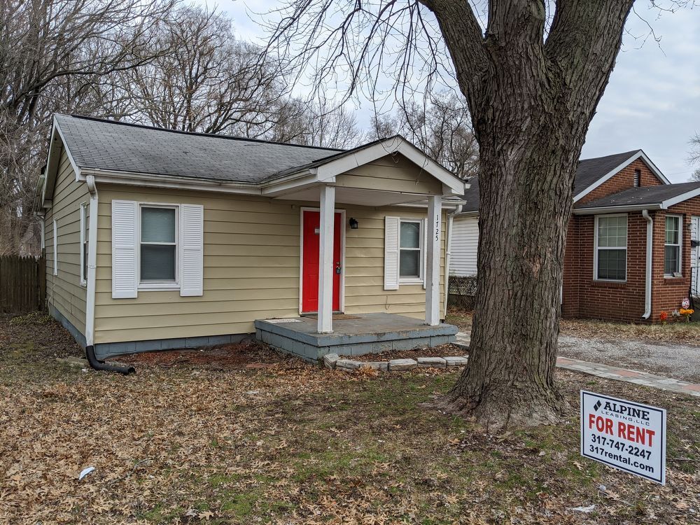 Steps from Indianapolis Motor Speedway House Rental in Indianapolis