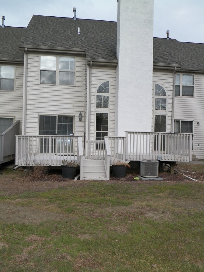 Building Photo - 5077 Rosewood Dr