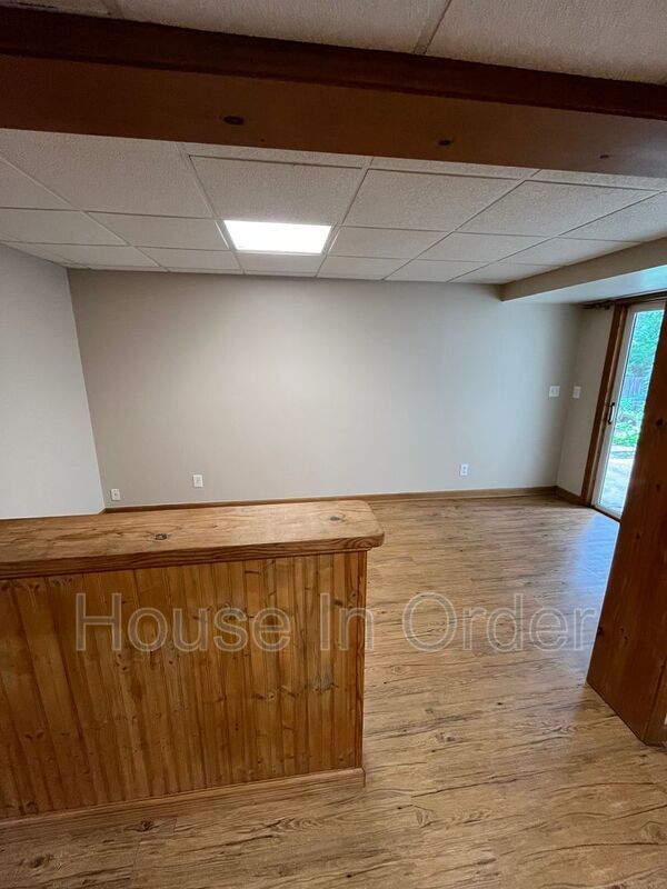 Building Photo - 12 Looking Glass Ln