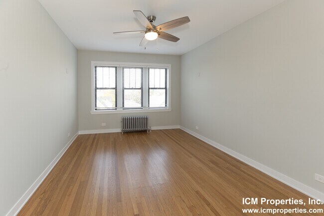 Building Photo - 4537 N Wolcott Ave