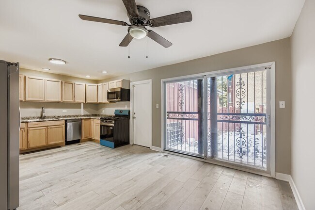 Foto del edificio - 8001 S Essex Ave