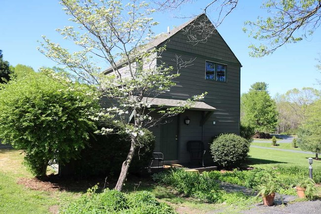 Building Photo - 36 Knoll Ln