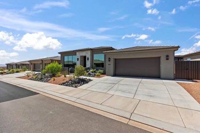 Building Photo - Beautiful 4 Bedroom Home!