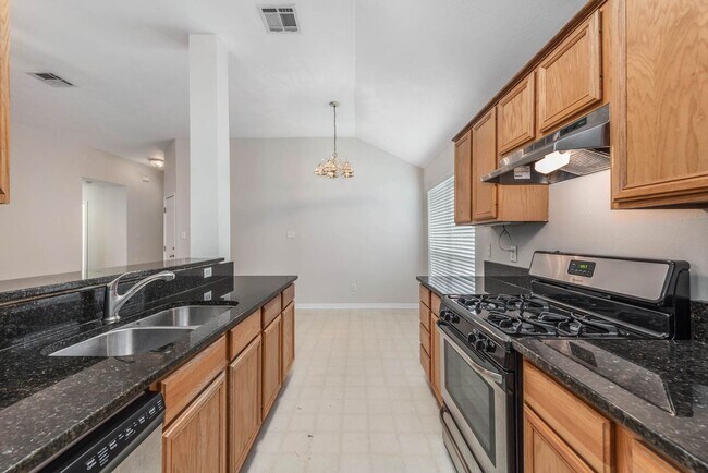 Foto del edificio - Gorgeous 3 Bed, 2 Bath in Edelweiss Estates!