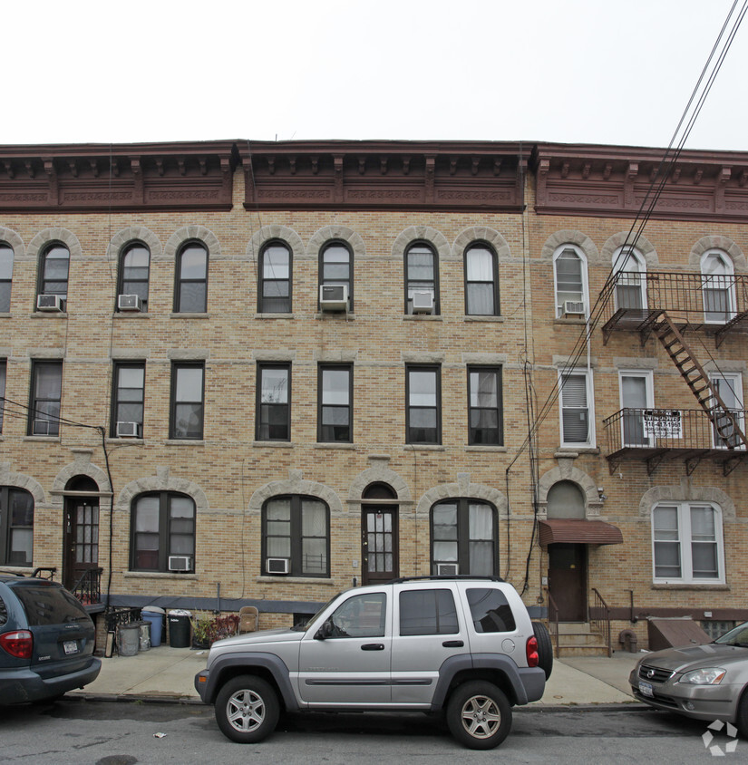 Building Photo - 39 Withers St