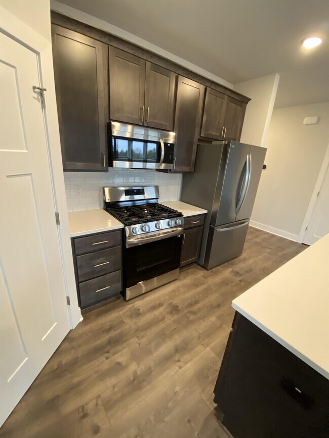Foto del edificio - W218N16022 Tiger Lily Dr