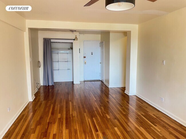 Foto del edificio - 310 Lenox Rd