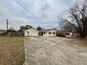 Building Photo - 408 Thorne St