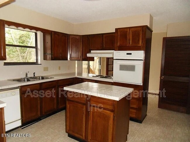 Building Photo - 126 Wendover Cir