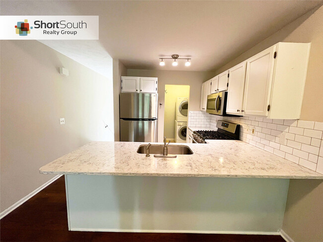 Foto del edificio - Beautiful 2 Bed 2 Bath Condo For Rent in R...