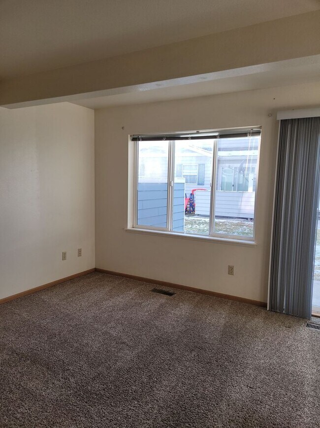Foto del edificio - Bright & Convenient Townhouse Living!