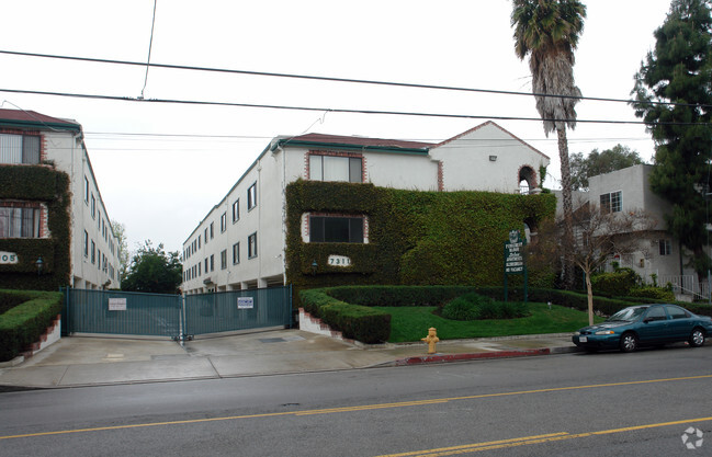 Foto del edificio - Pinecrest Manor