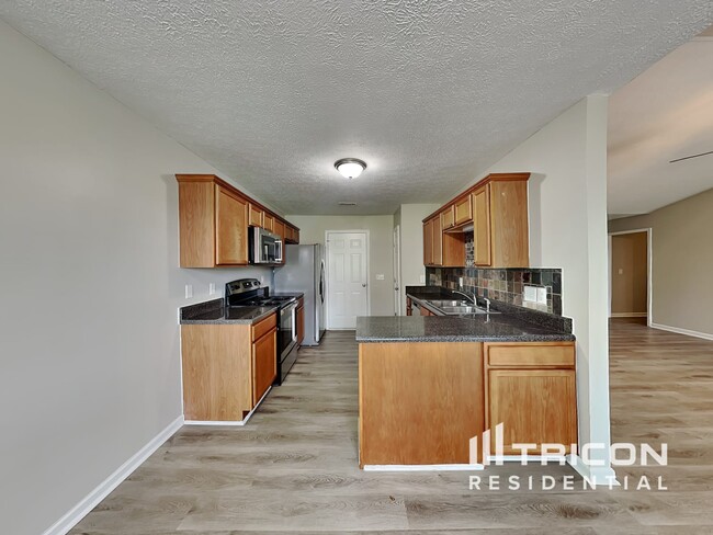 Foto del edificio - 728 Autumn Ridge Ln