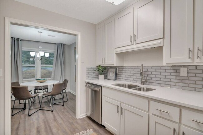 Foto del edificio - Wexford Drive - 3BR - Pet Friendly - Stepl...