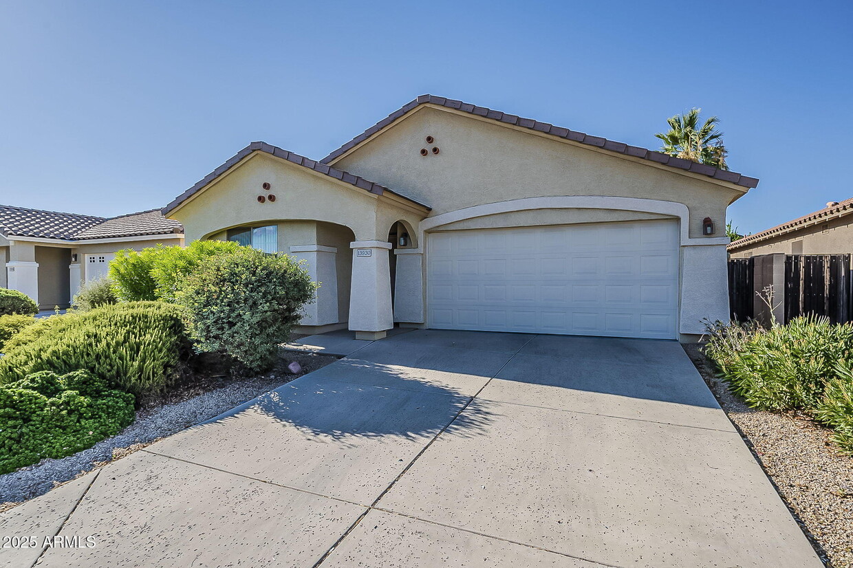 Primary Photo - 13930 W Country Gables Dr