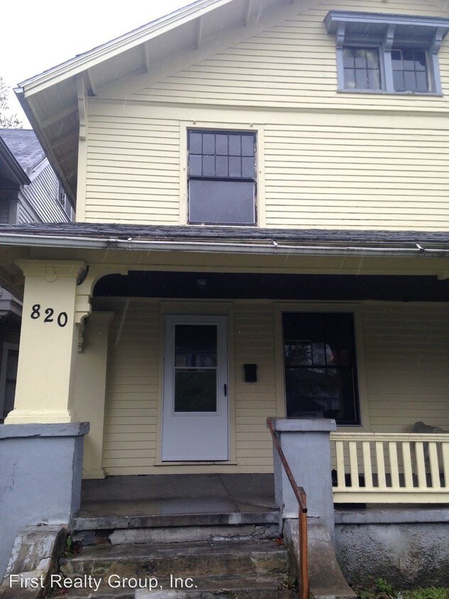 Foto principal - 820-822 Harvard Blvd