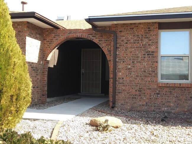 Building Photo - 6916 Wildwood Ln NE