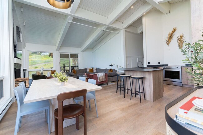 Foto del edificio - 360 Wood Rd