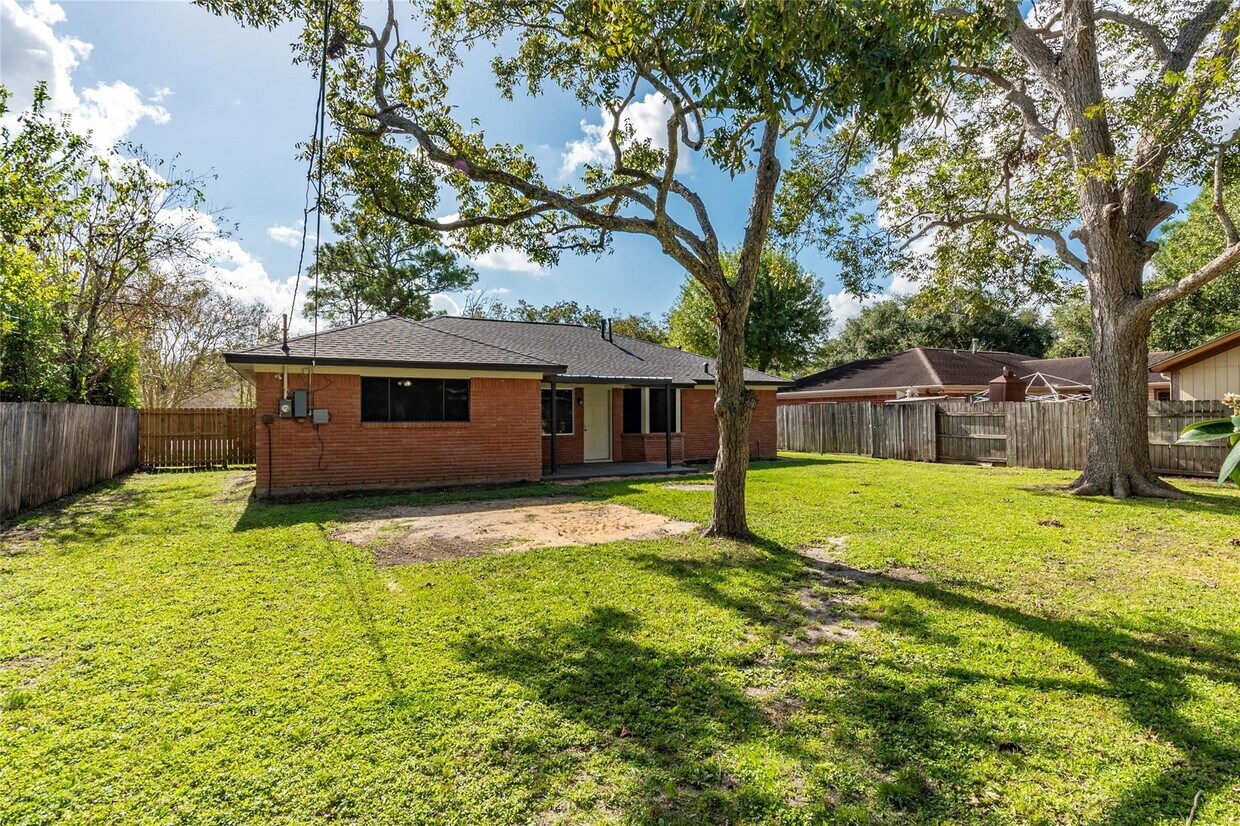 Foto del edificio - 2112 Sierra Dr