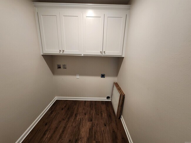 Foto del edificio - 1223 Cherry Ln