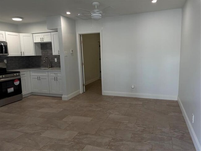 Building Photo - 4336 N Ocean Dr