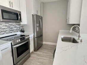 Building Photo - 630 S Sapodilla Ave