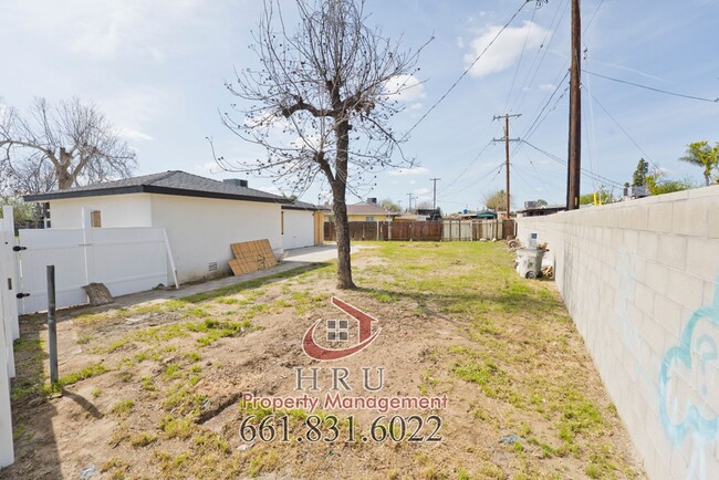 Building Photo - 3 bedroom, 2 bathroom house in SW Bakersfield