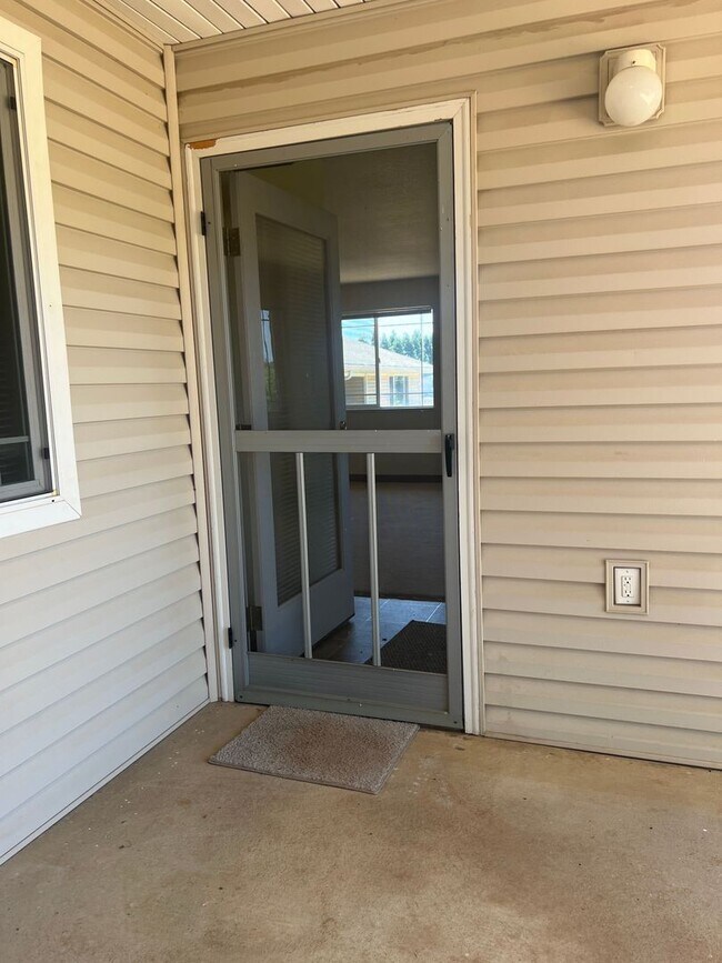 Building Photo - Skyview Apartments-2 bedroom, 2 bath priva...