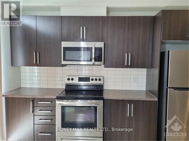 Building Photo - 551 Clemency Cres